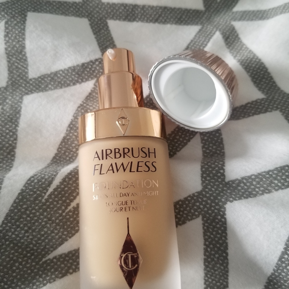 Airbrush Flawless Foundation. Shade 5.5 W
